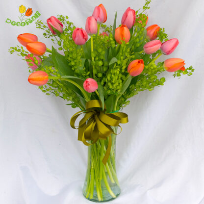 Tulipanes 20 en florero de vidrio