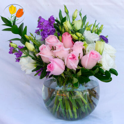 Rosas iris y matiolas