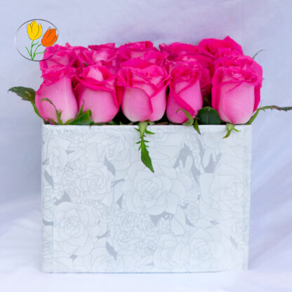 Caja de rosas fucsia