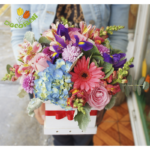 Rosas gerberas y hortensias en caja